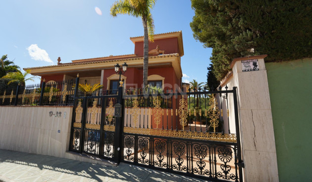 Odsprzedaż - Villa - Orihuela Costa - Campoamor