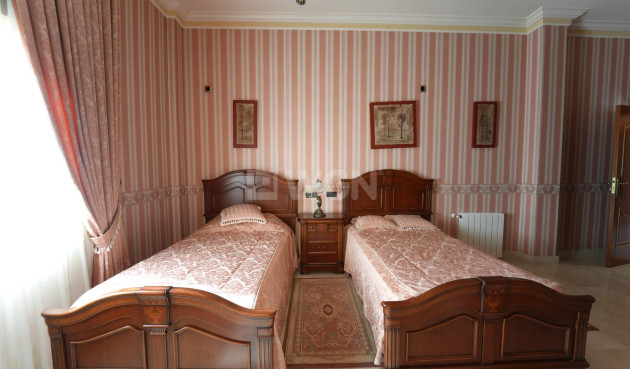 Odsprzedaż - Villa - Orihuela Costa - Campoamor