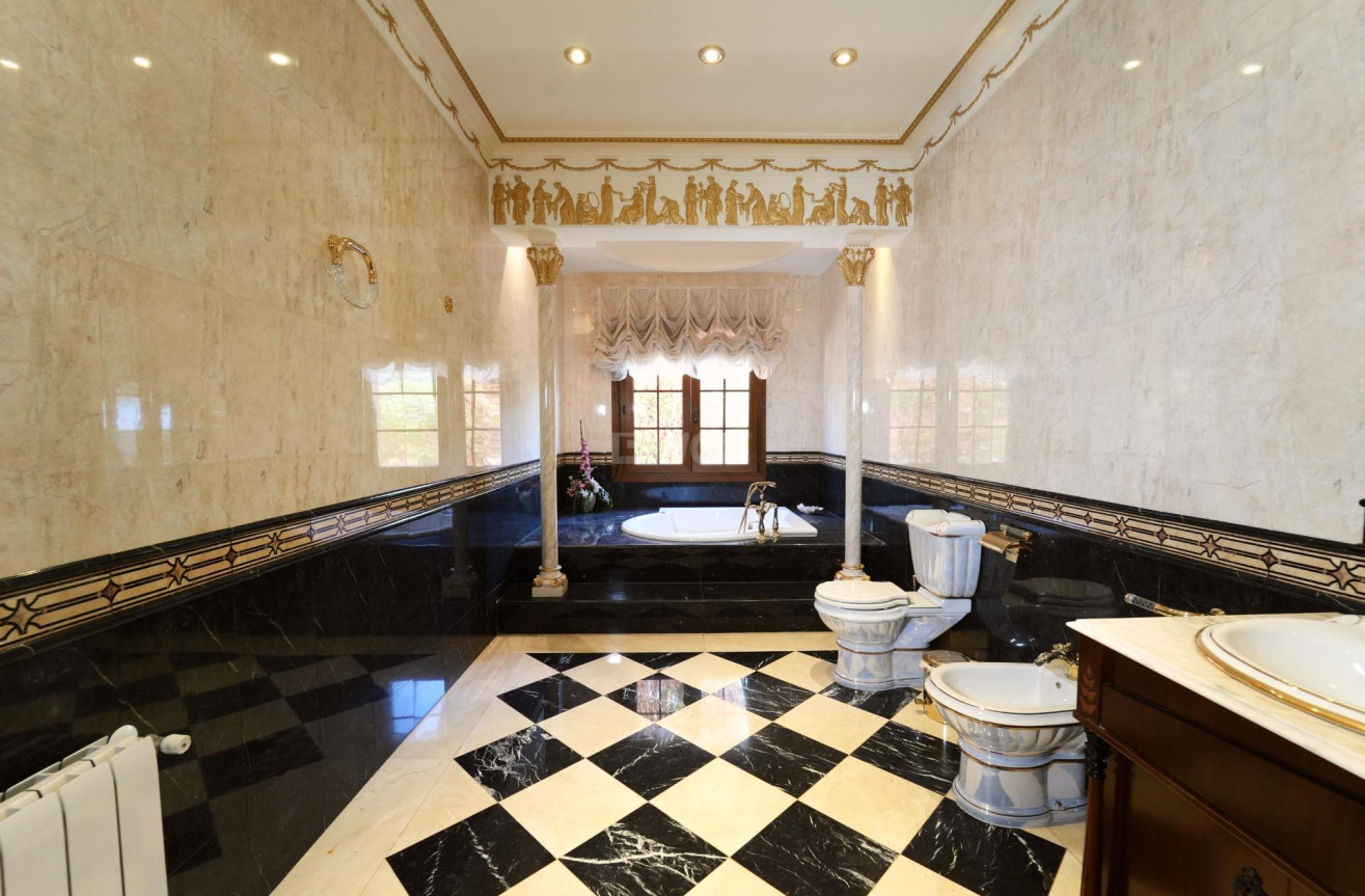 Odsprzedaż - Villa - Orihuela Costa - Campoamor