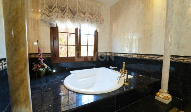 Odsprzedaż - Villa - Orihuela Costa - Campoamor