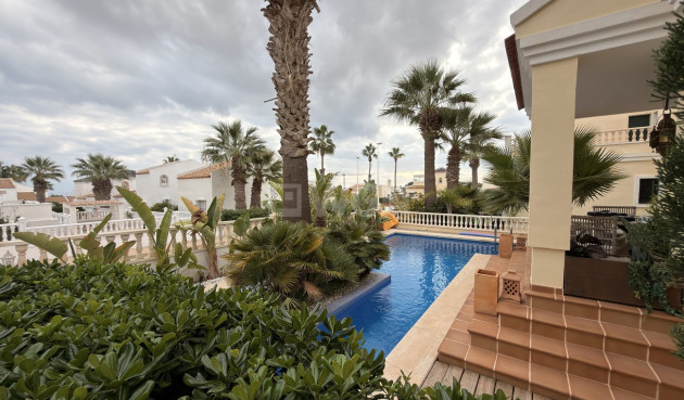 Wiederverkauf - Villa - Orihuela Costa - Los Doses