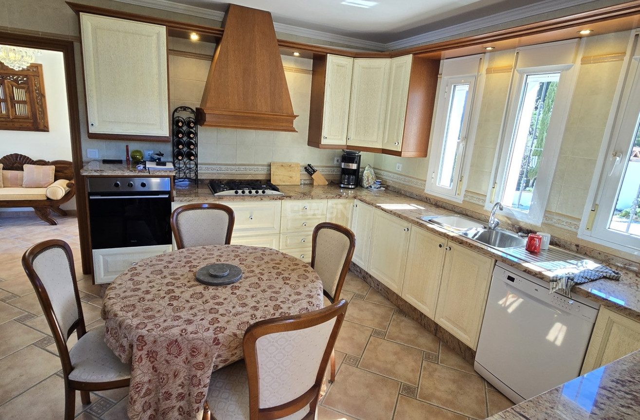 Odsprzedaż - Villa - Vinuela - Inland