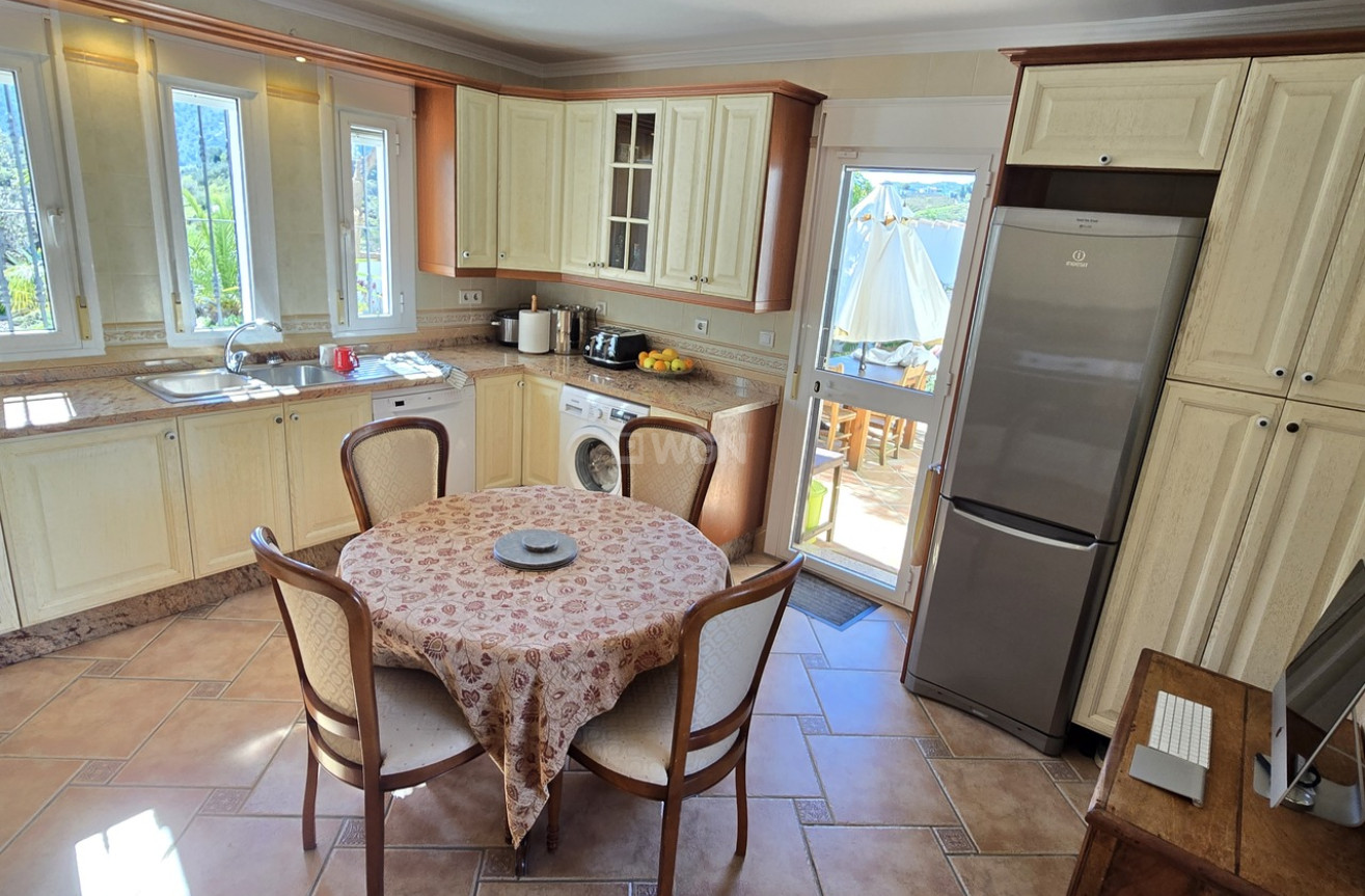 Odsprzedaż - Villa - Vinuela - Inland