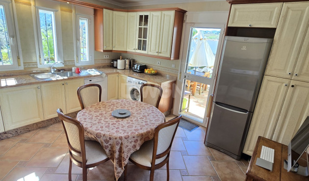 Odsprzedaż - Villa - Vinuela - Inland