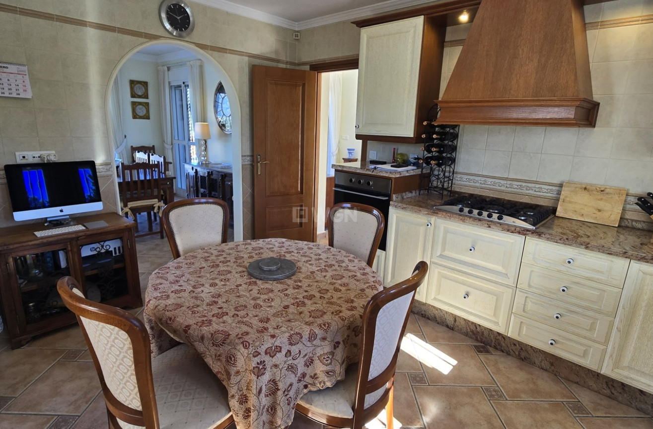 Odsprzedaż - Villa - Vinuela - Inland