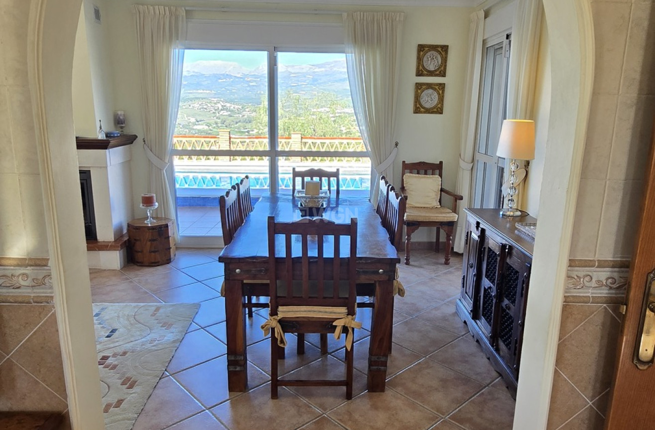 Odsprzedaż - Villa - Vinuela - Inland