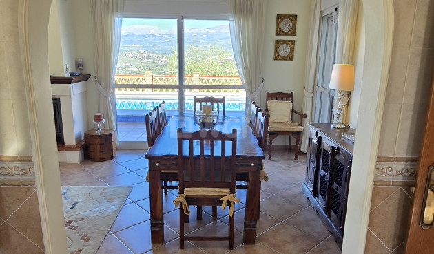 Odsprzedaż - Villa - Vinuela - Inland