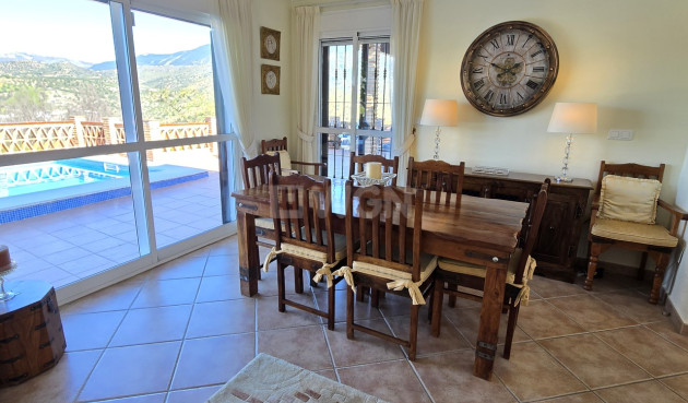 Odsprzedaż - Villa - Vinuela - Inland