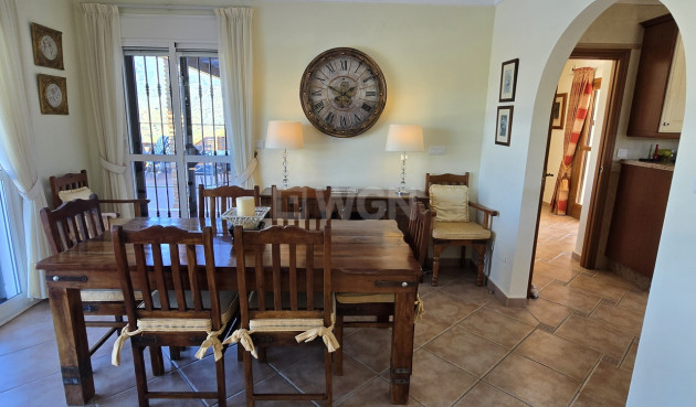 Odsprzedaż - Villa - Vinuela - Inland