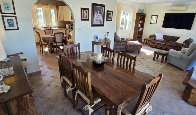 Odsprzedaż - Villa - Vinuela - Inland