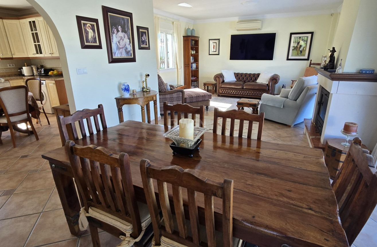 Odsprzedaż - Villa - Vinuela - Inland