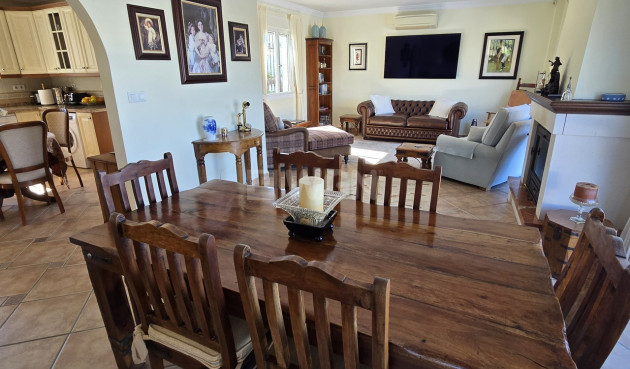 Odsprzedaż - Villa - Vinuela - Inland