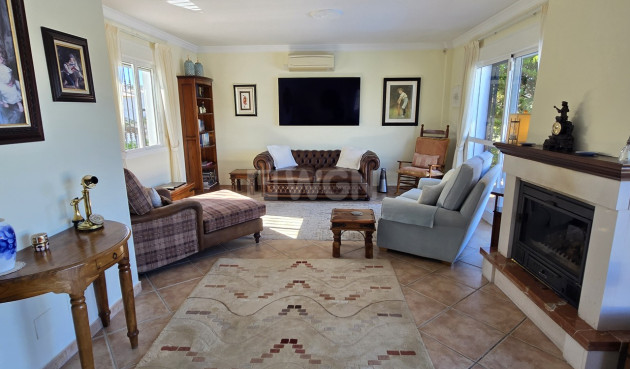 Odsprzedaż - Villa - Vinuela - Inland