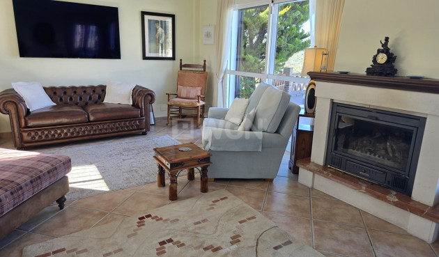 Odsprzedaż - Villa - Vinuela - Inland