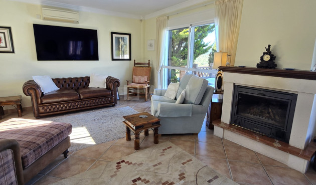 Odsprzedaż - Villa - Vinuela - Inland