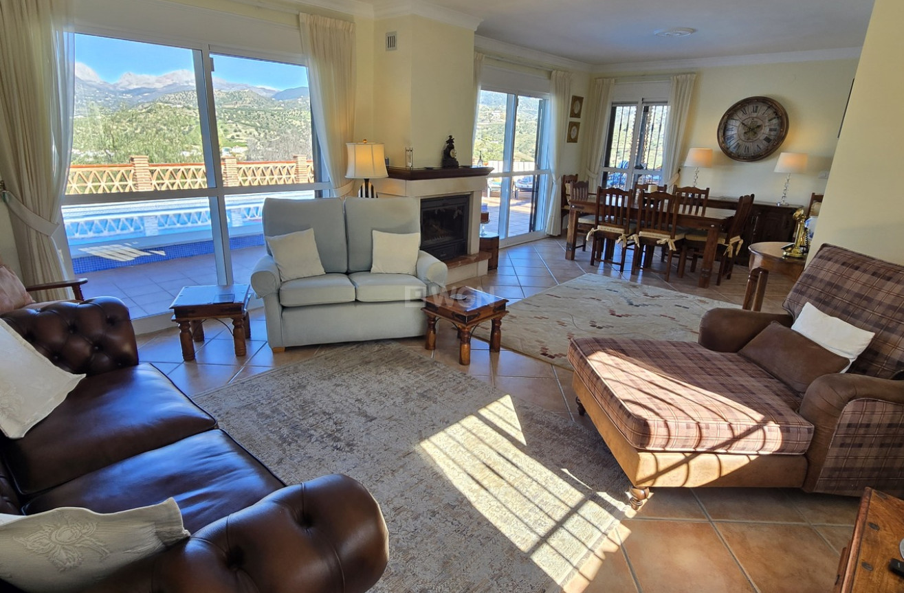 Odsprzedaż - Villa - Vinuela - Inland