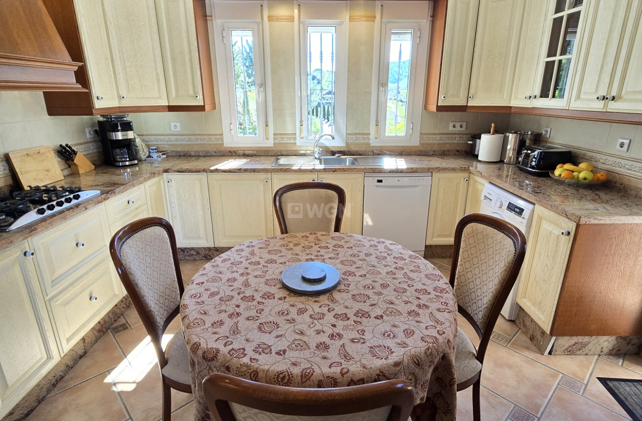 Odsprzedaż - Villa - Vinuela - Inland