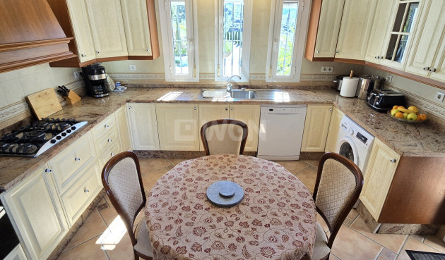 Odsprzedaż - Villa - Vinuela - Inland