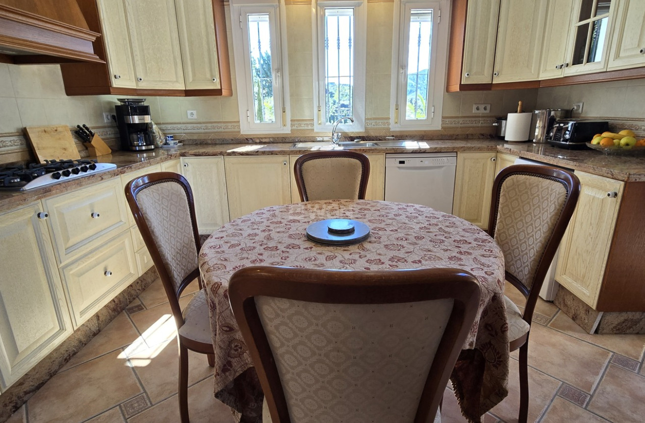 Odsprzedaż - Villa - Vinuela - Inland