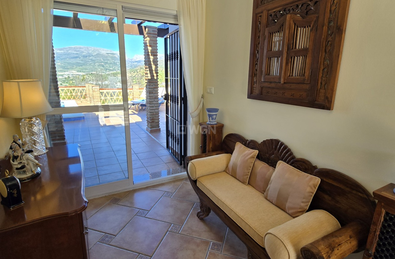 Odsprzedaż - Villa - Vinuela - Inland