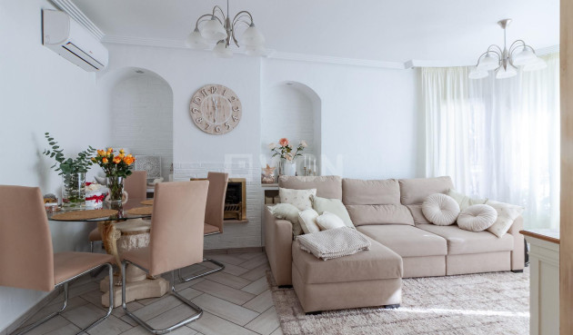 Odsprzedaż - Villa - Orihuela Costa - Los Almendros-la Florida