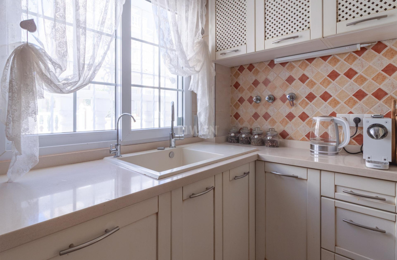 Odsprzedaż - Villa - Orihuela Costa - Los Almendros-la Florida