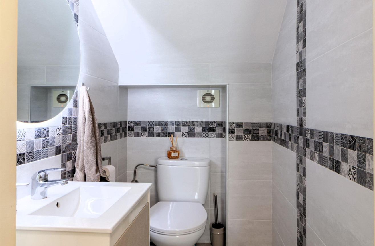 Odsprzedaż - Villa - Orihuela Costa - Los Almendros-la Florida