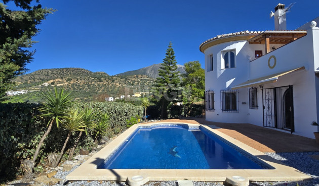 Odsprzedaż - Villa - Alcaucín - Inland