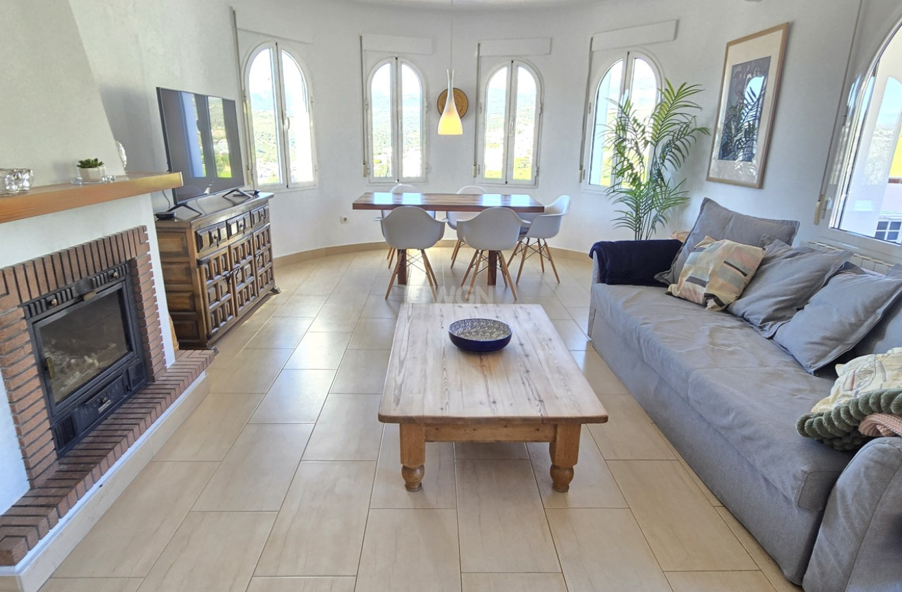 Odsprzedaż - Villa - Alcaucín - Inland