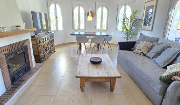 Odsprzedaż - Villa - Alcaucín - Inland