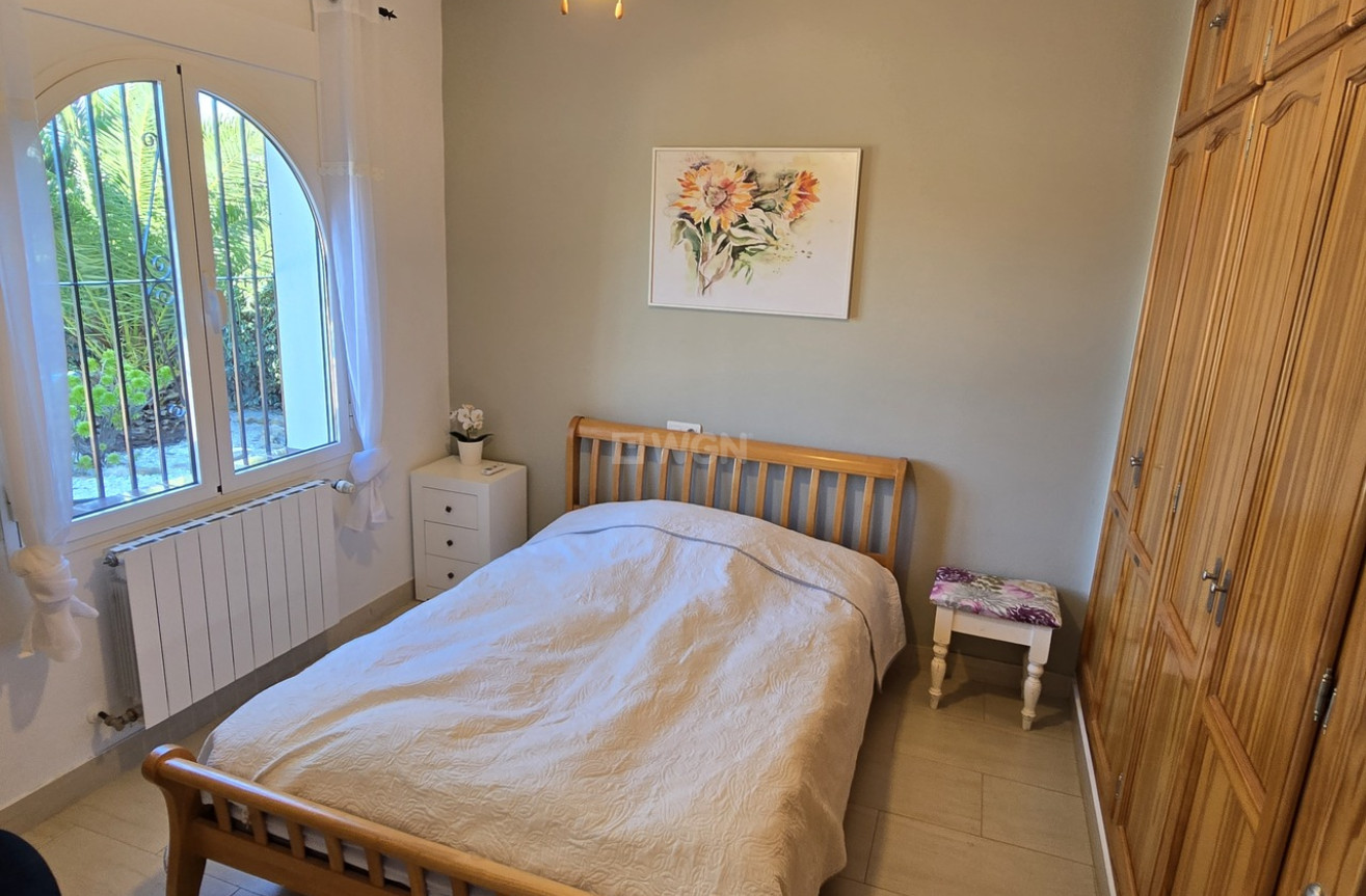 Odsprzedaż - Villa - Alcaucín - Inland