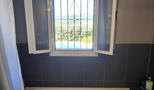 Odsprzedaż - Villa - Alcaucín - Inland