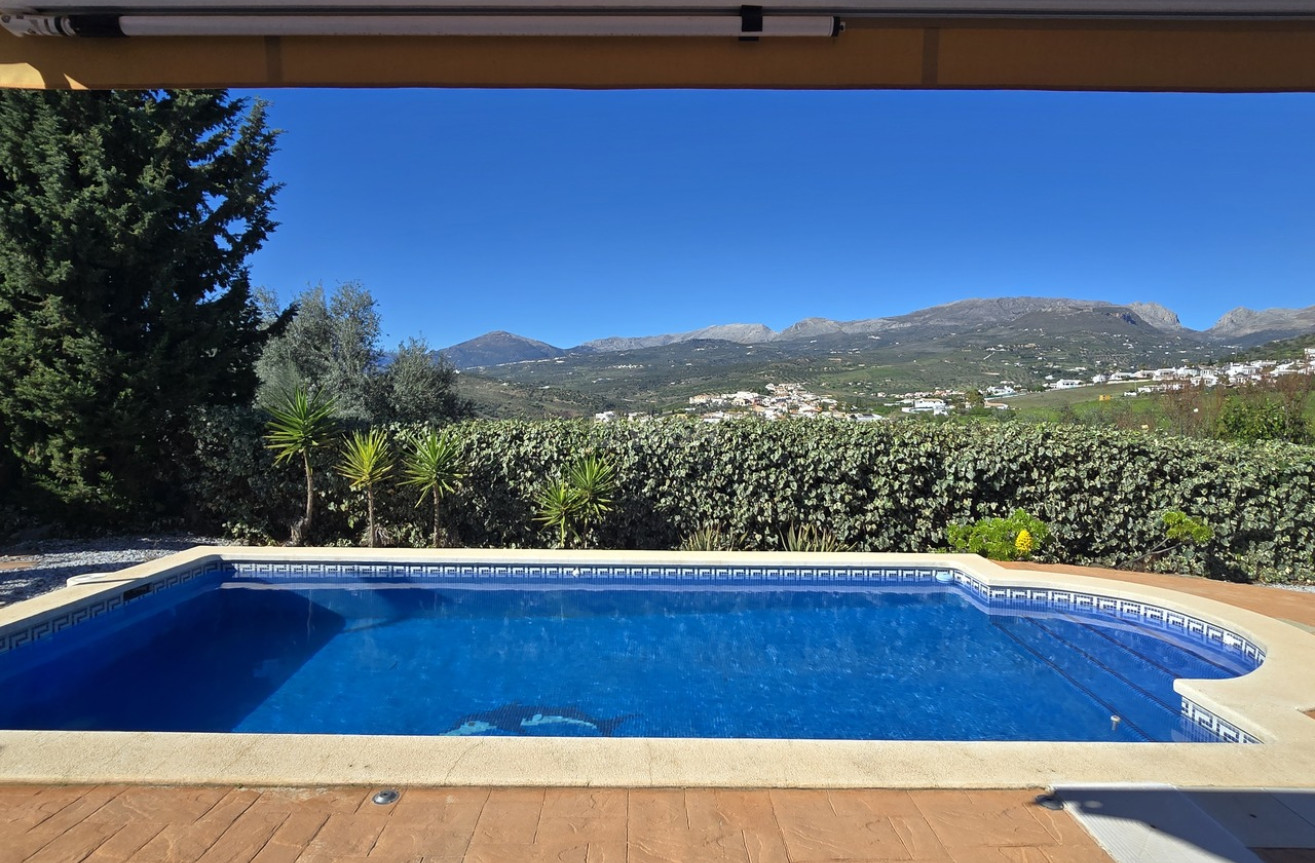 Odsprzedaż - Villa - Alcaucín - Inland