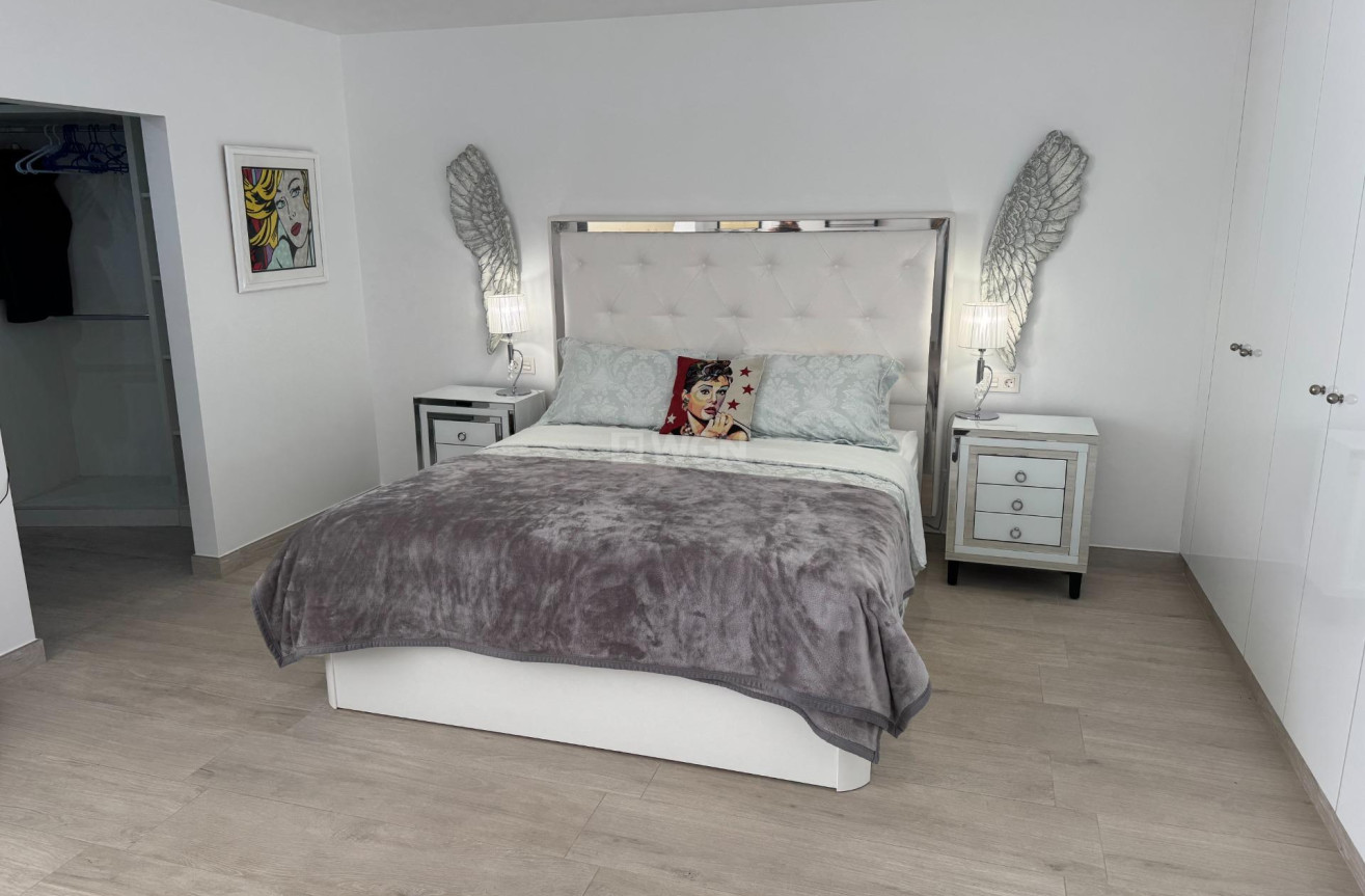 Odsprzedaż - Villa - Estepona - Las Lomas