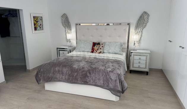 Odsprzedaż - Villa - Estepona - Las Lomas