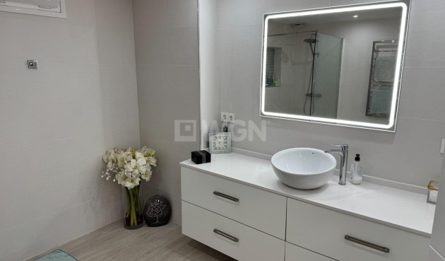 Odsprzedaż - Villa - Estepona - Las Lomas