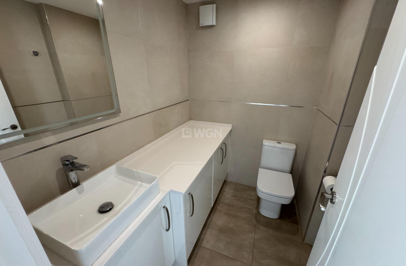 Odsprzedaż - Villa - Estepona - Las Lomas