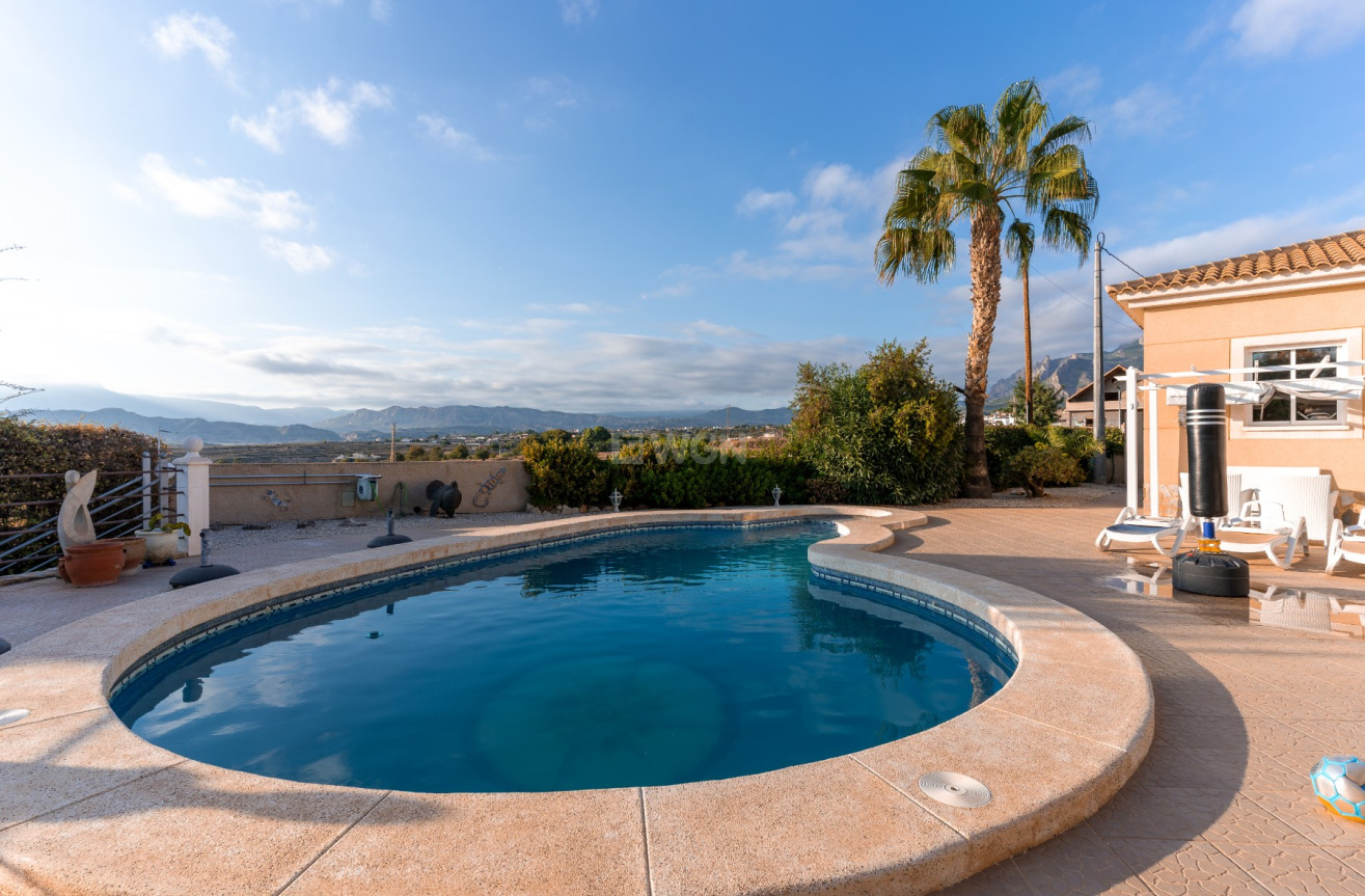 Odsprzedaż - Villa - Busot - Costa Blanca