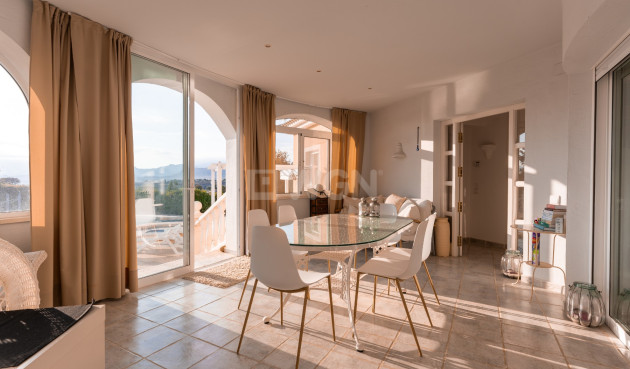 Odsprzedaż - Villa - Busot - Costa Blanca