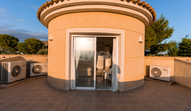 Odsprzedaż - Villa - Busot - Costa Blanca