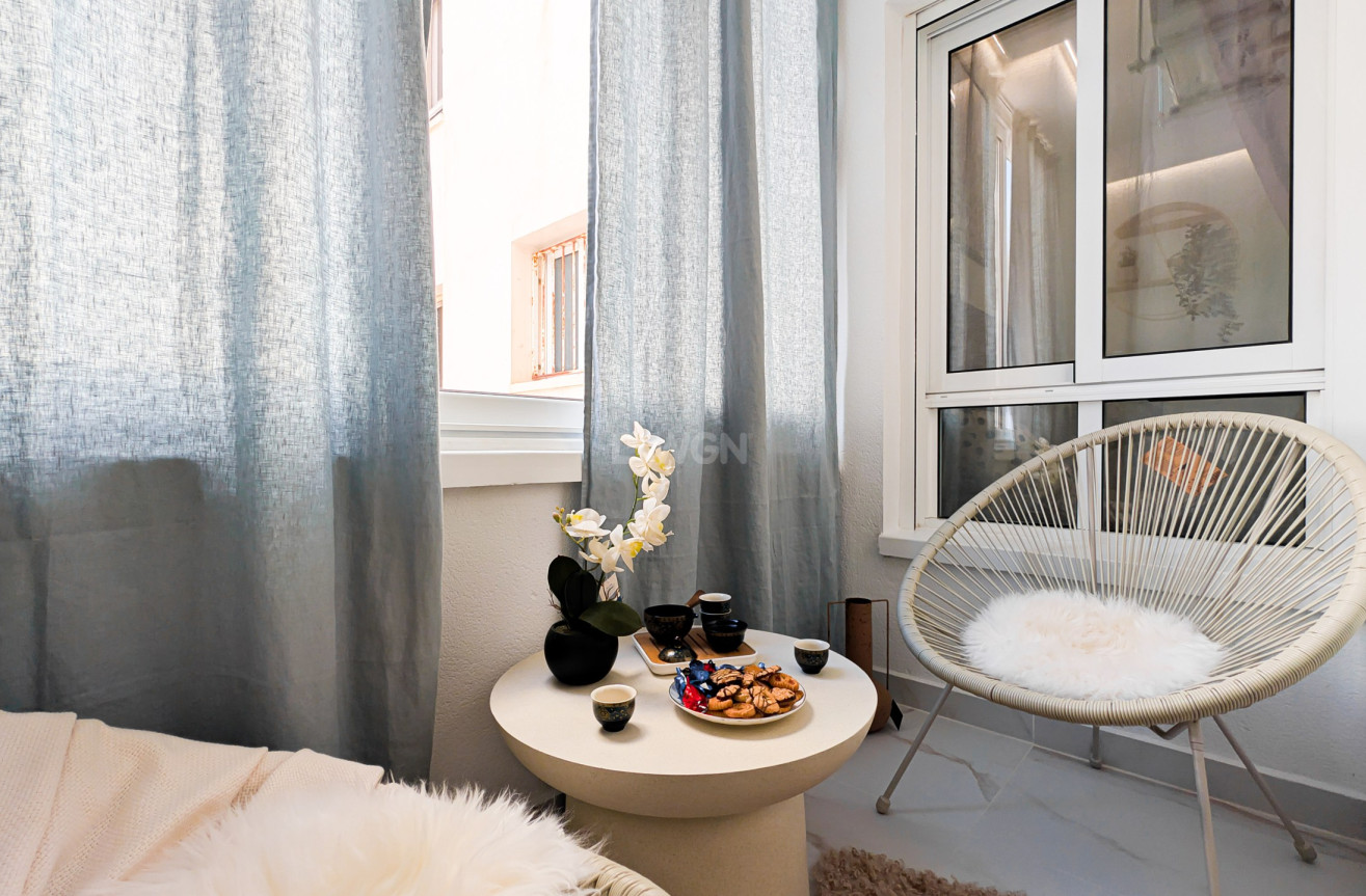 Odsprzedaż - Mieszkanie w bloku - Torrevieja - Costa Blanca