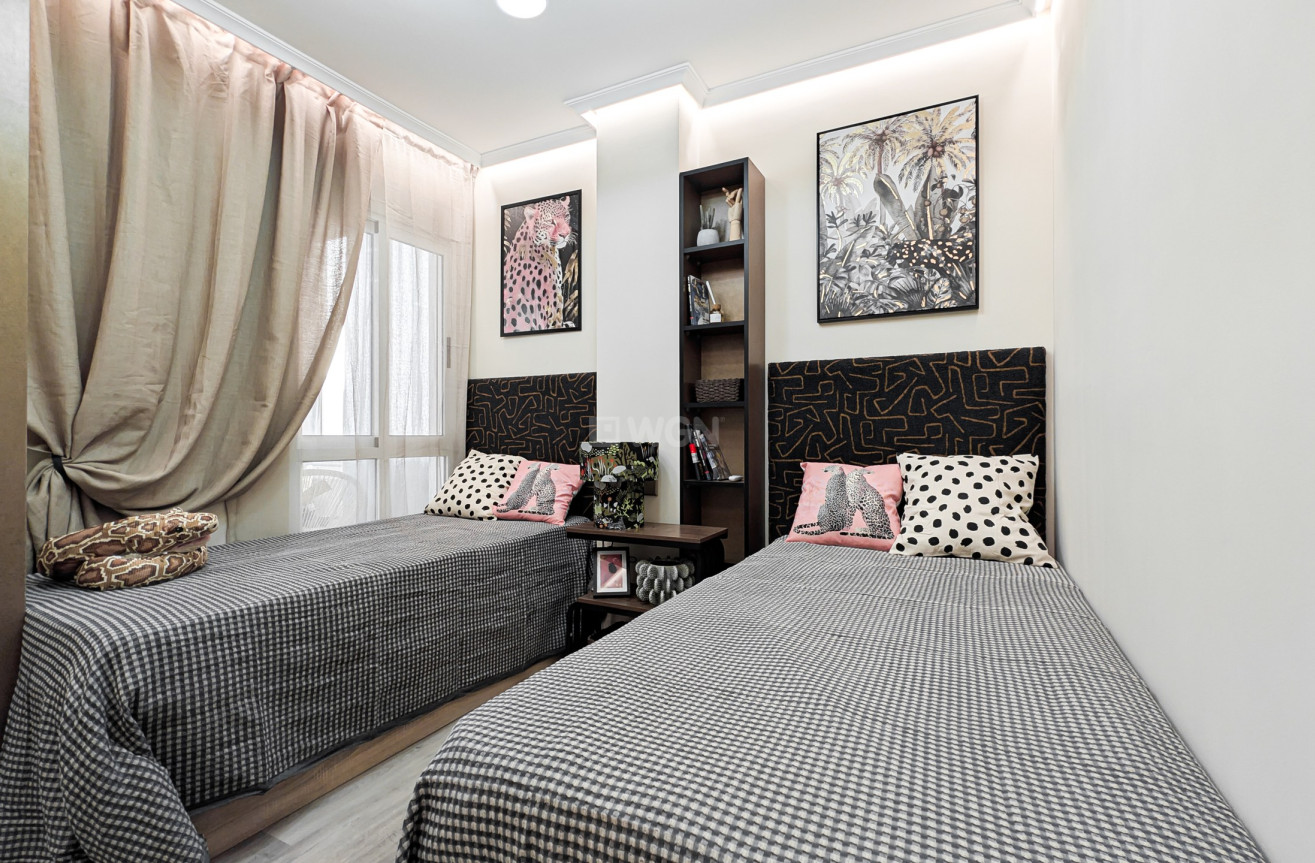 Odsprzedaż - Mieszkanie w bloku - Torrevieja - Costa Blanca