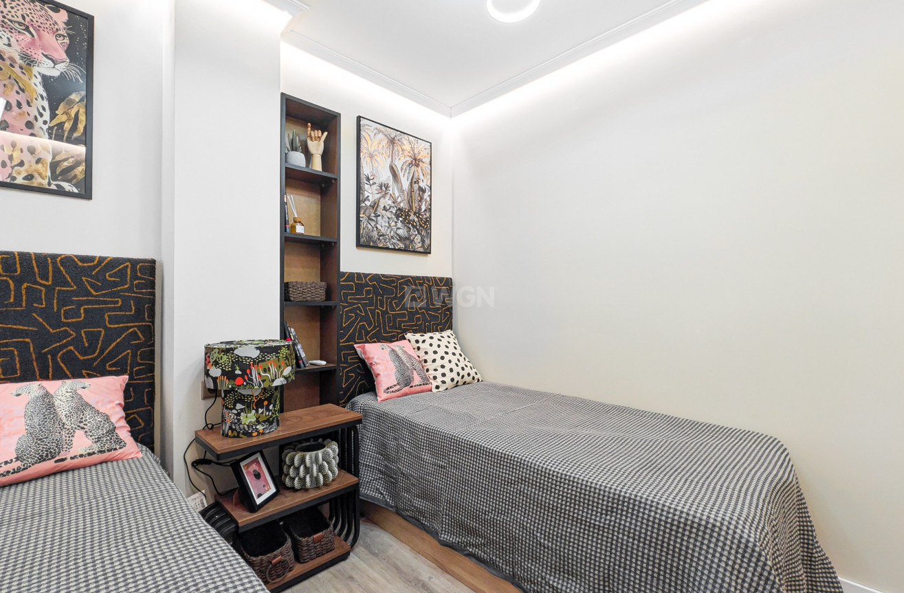 Odsprzedaż - Mieszkanie w bloku - Torrevieja - Costa Blanca