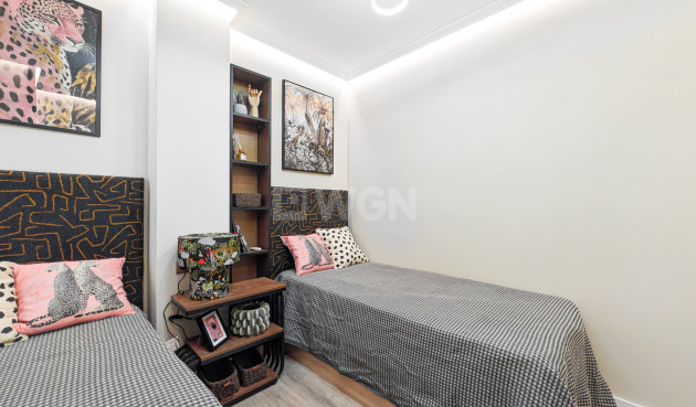 Odsprzedaż - Mieszkanie w bloku - Torrevieja - Costa Blanca