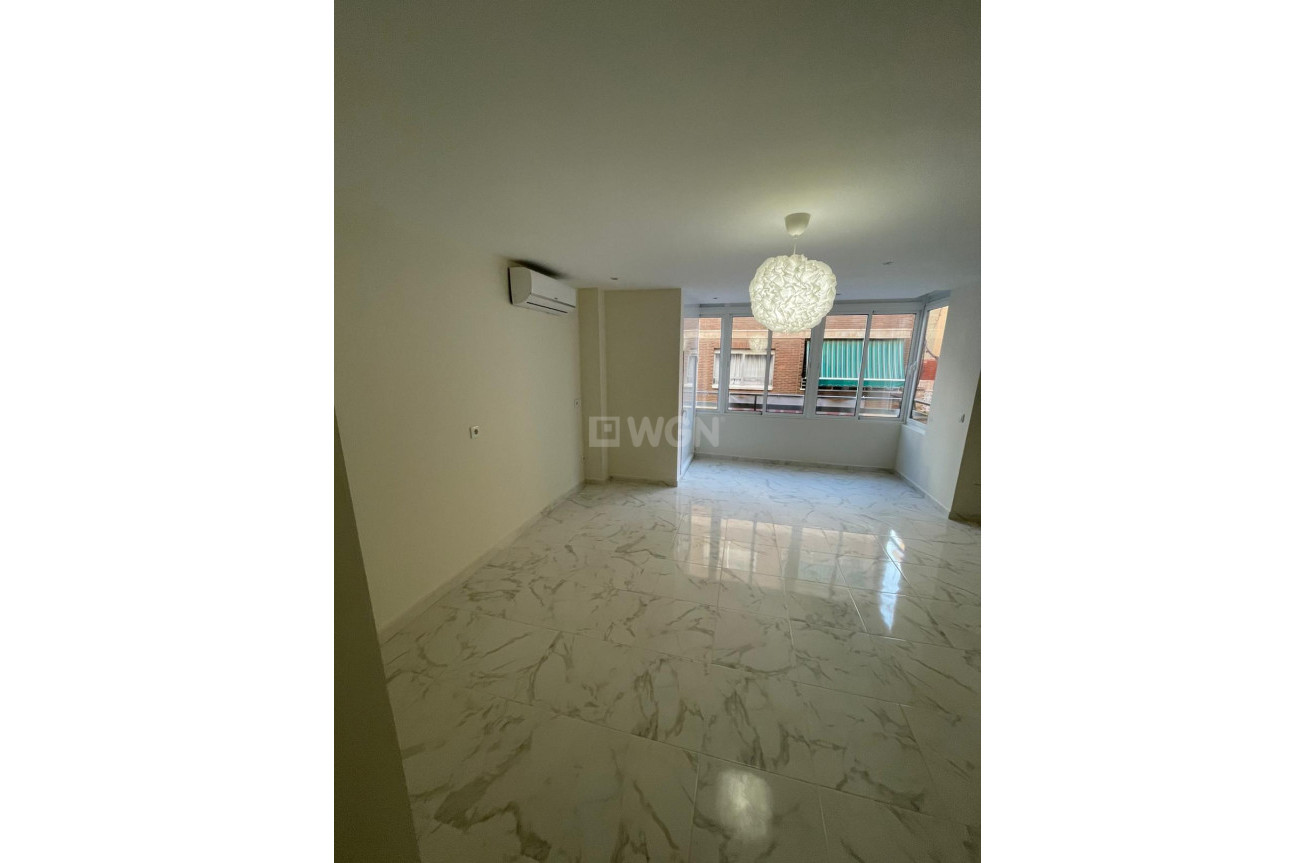 Odsprzedaż - Mieszkanie w bloku - Torrevieja - Costa Blanca