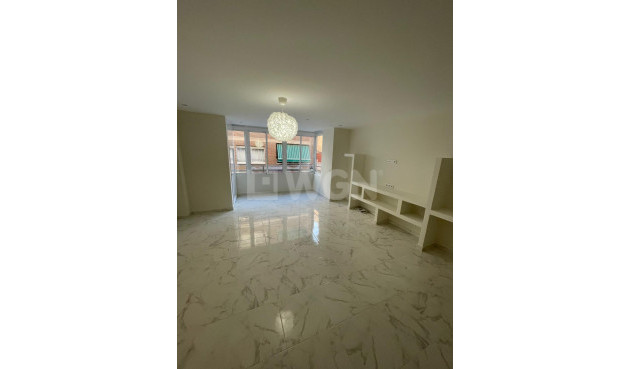 Odsprzedaż - Mieszkanie w bloku - Torrevieja - Costa Blanca