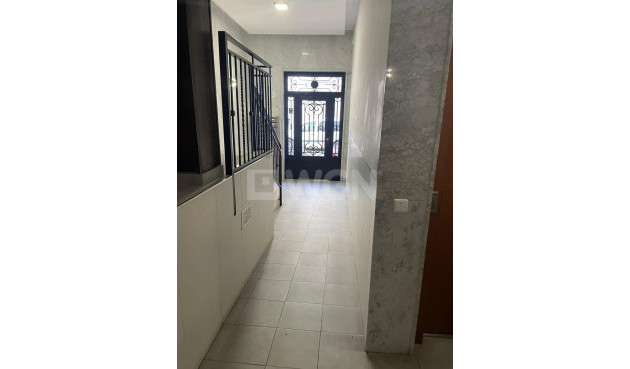 Odsprzedaż - Mieszkanie w bloku - Torrevieja - Costa Blanca