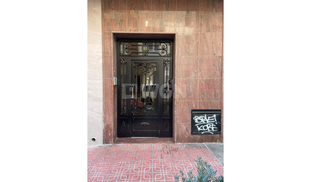 Odsprzedaż - Mieszkanie w bloku - Torrevieja - Costa Blanca