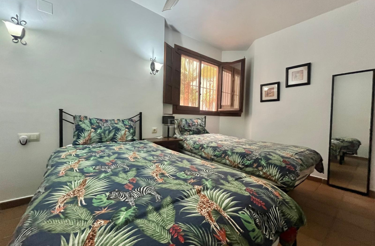 Odsprzedaż - Bungalow - Torrevieja - Punta Prima