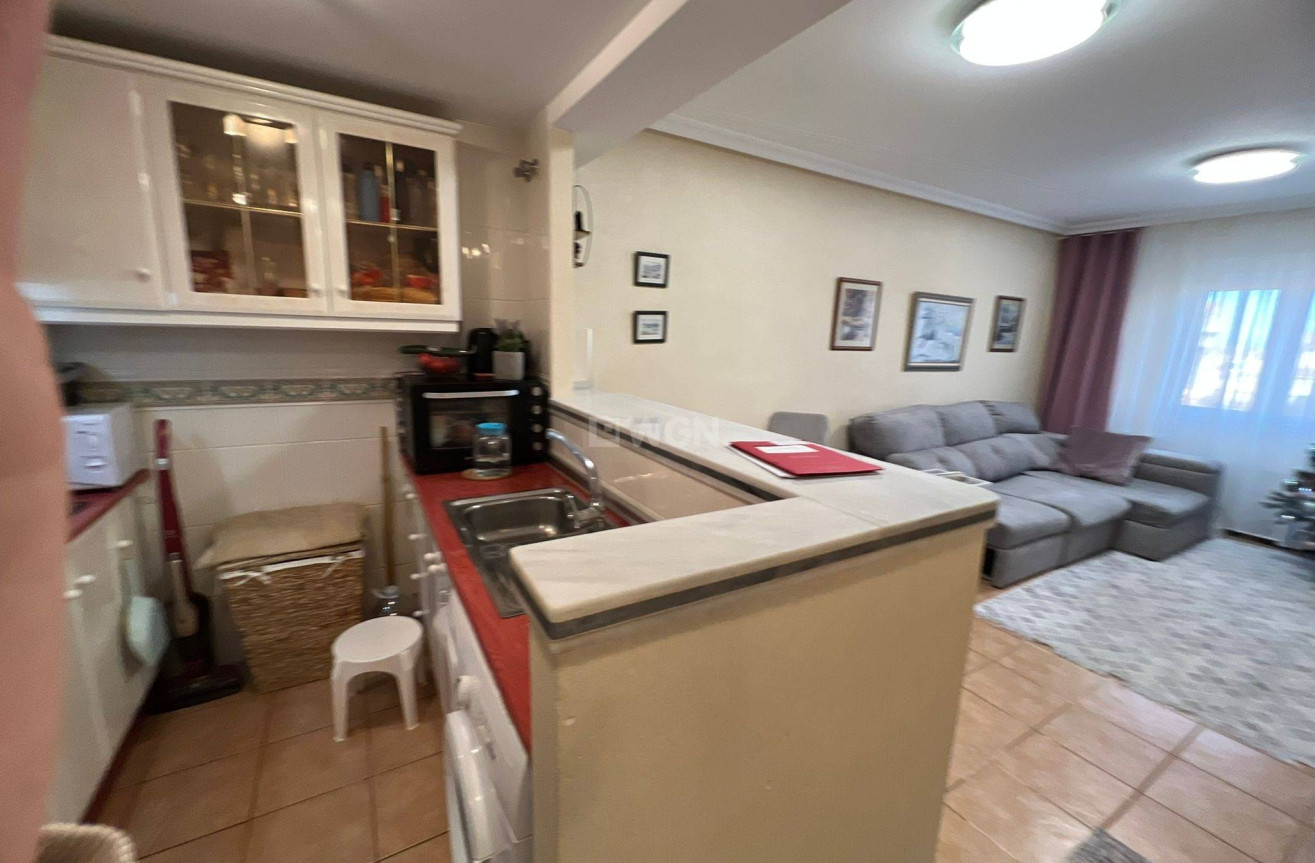 Odsprzedaż - Mieszkanie w bloku - Torrevieja - aguas nuevas